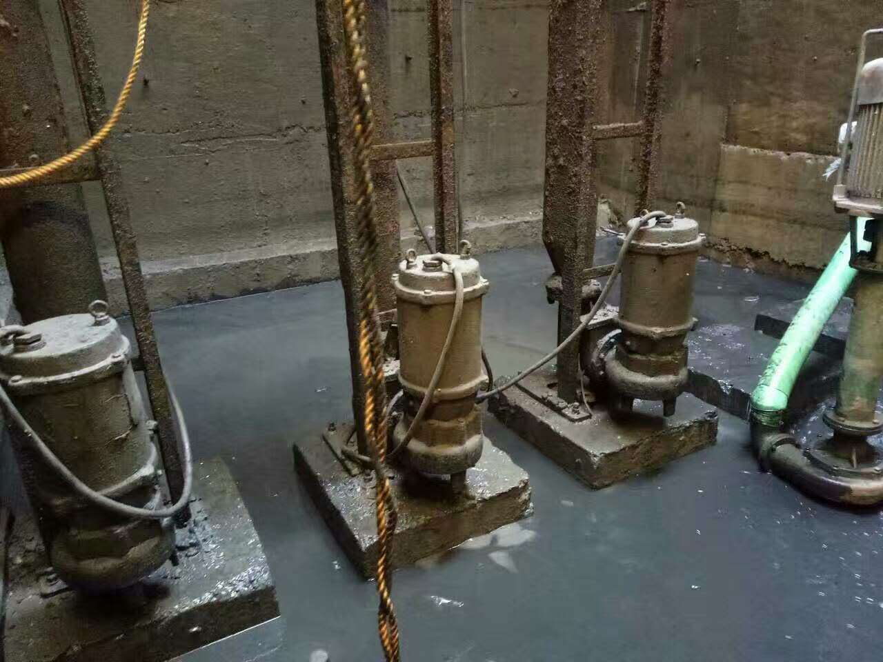 巨野污水池清理