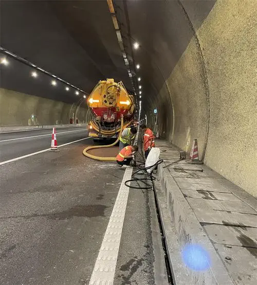 巨野隧道排水渠清淤